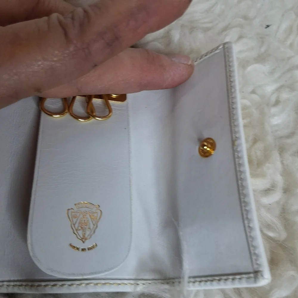 “Gucci Flora 6-Key Holder White Leather Floral Canvas Key Case”